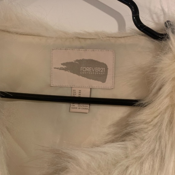 White faux fur vest - Picture 2 of 4